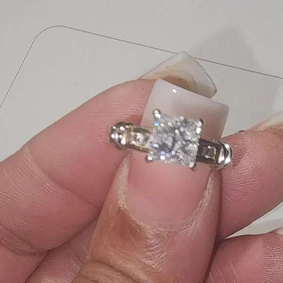 Diamond Engagement Ring - Picture 2 of 4